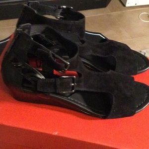 Donald Pliner black sandals/shoes